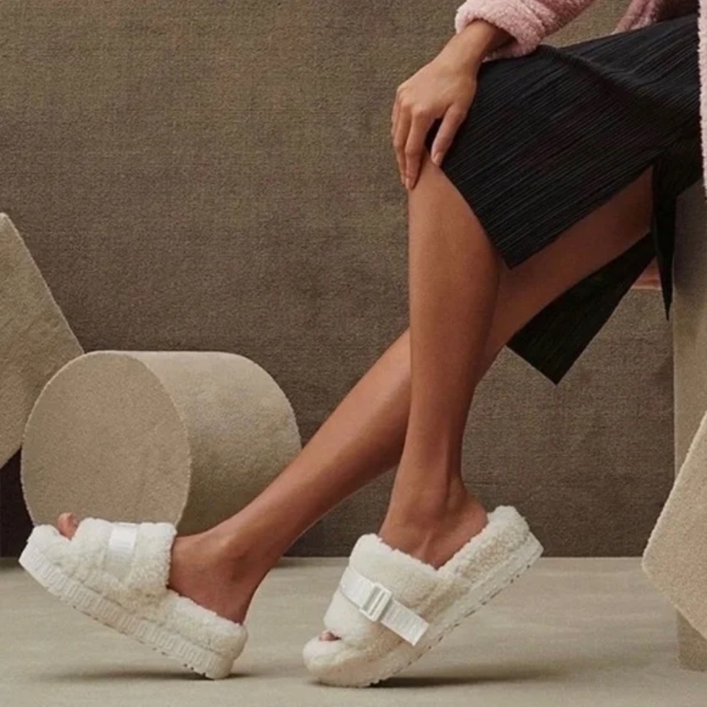 UGG Fluffita Sheepskin Platform White Slippers Sandals Sz 8